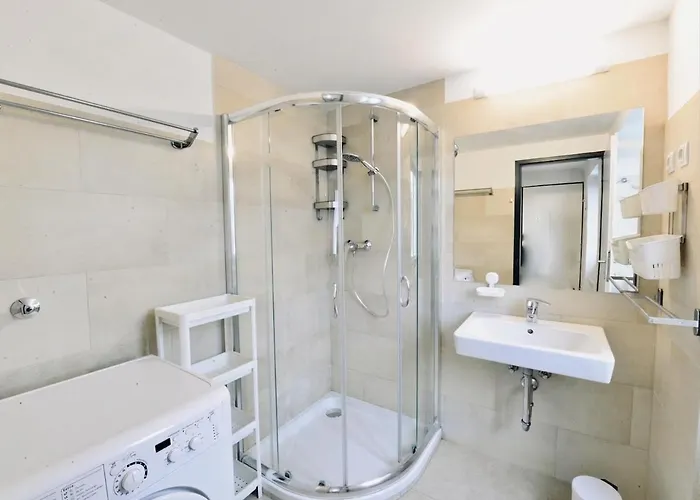 Charming Attic Near Messe And Center Apartamento