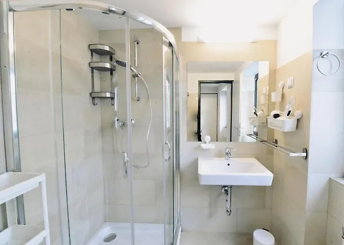 Charming Attic Near Messe And Center Apartamento